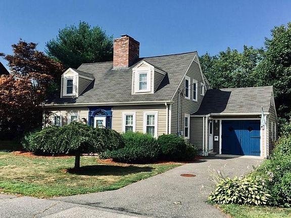 2nd image of 3 Lakeview Dr