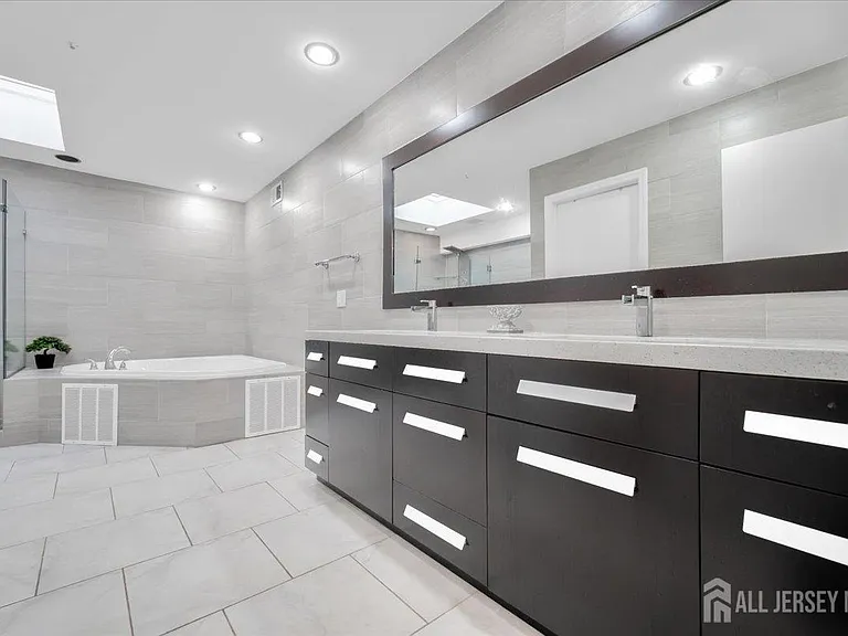 950 Sunset Rdg — Photo 41