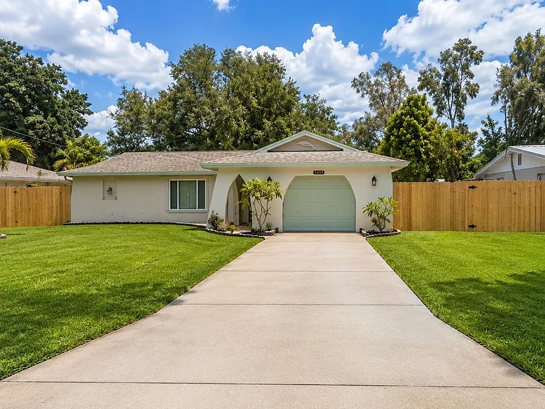 3435 Dunbar Dr — Photo 2