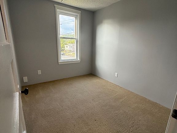 5th image of 8995 Reed Hill Rd #1