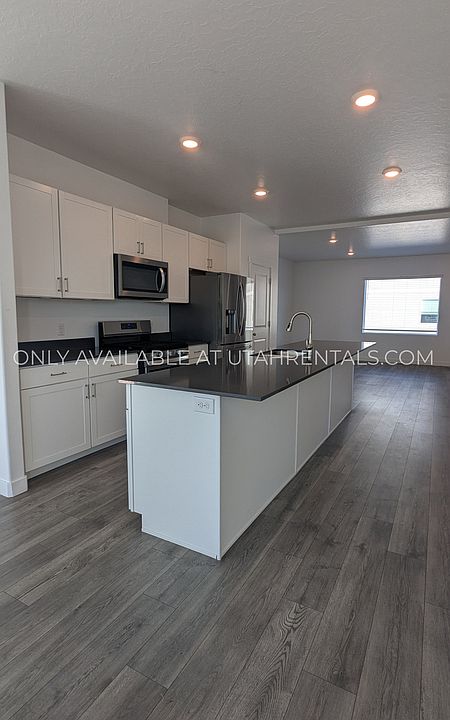 1st image of 1139 E Hatch Row