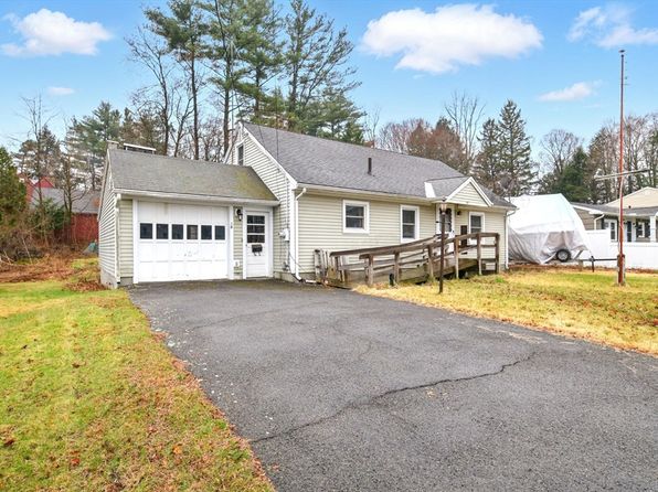 18 Freeman Dr, Greenfield, MA 01301