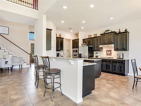 4th image of 545 Aspen Dr
