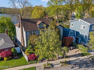 121 Windermere Rd, Staten Island, NY 10305