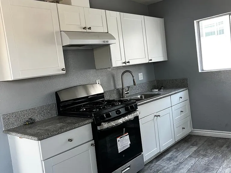120 W 73rd St #4 — Photo 2