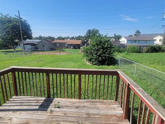 3rd image of 5318 NW Oak Ave