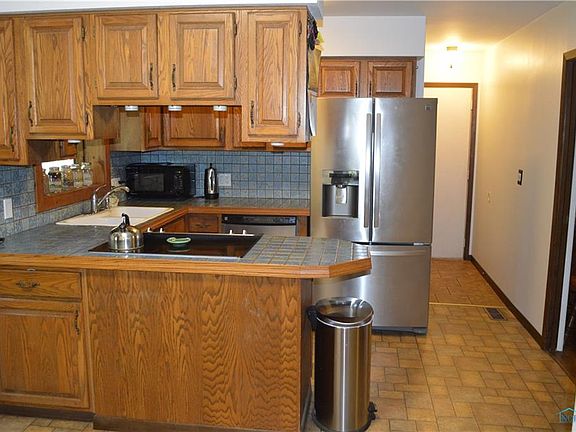 5th image of 443 Madison Ct