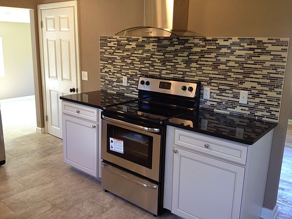 3rd image of 705 Torrance Ave