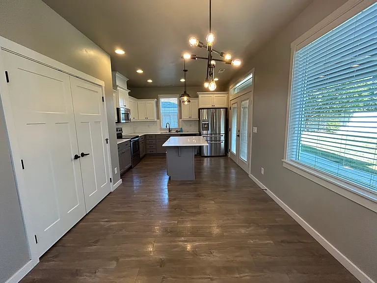 1725 E Bellalucca Ln — Photo 7