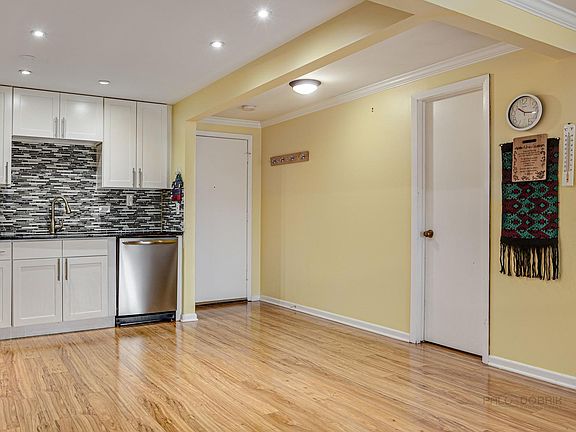 4th image of 5500 W Higgins Ave APT 3W