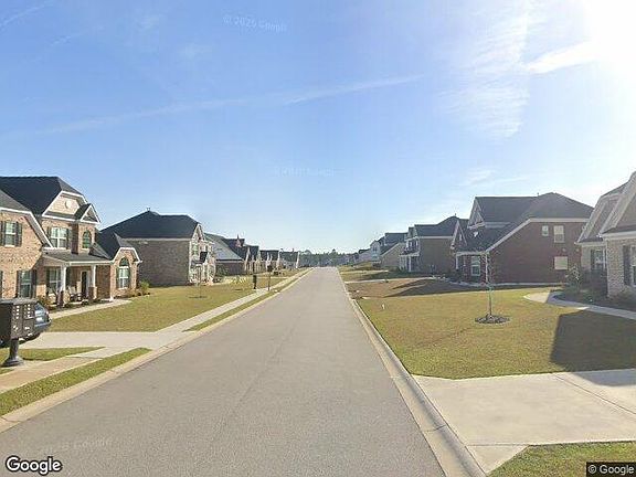 Exterior Neighborhood (street photo)