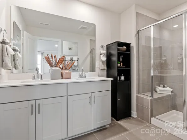 4229 Summit Woods Dr, Charlotte, NC 28216