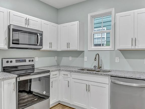 3rd image of 818 S 10th St