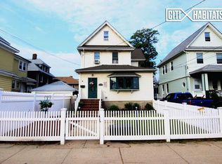 250 Beach 118th St, Far Rockaway, NY 11694