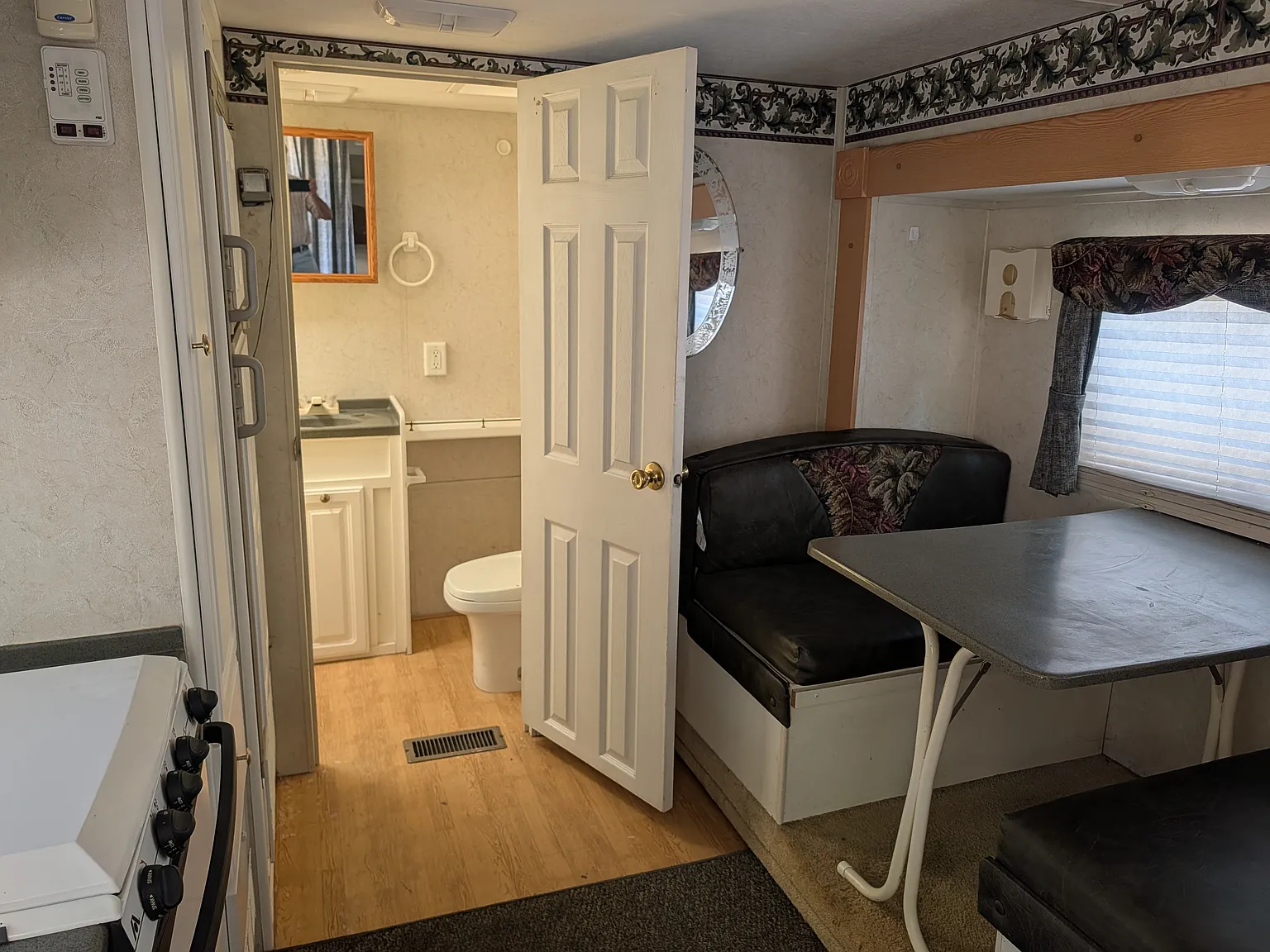 Studio, $695 — Photo 3