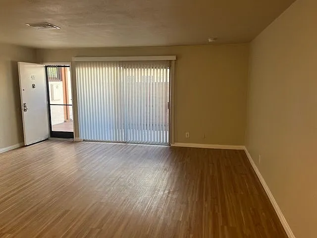 2 bed, 1075 sqft, $2,750 — Photo 2