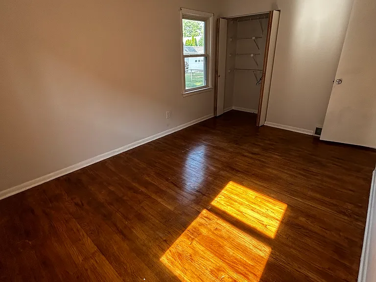 23812 Knickerbocker Rd — Photo 5