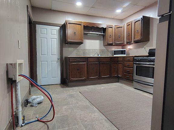 4th image of 217 Hoffman Ave #1