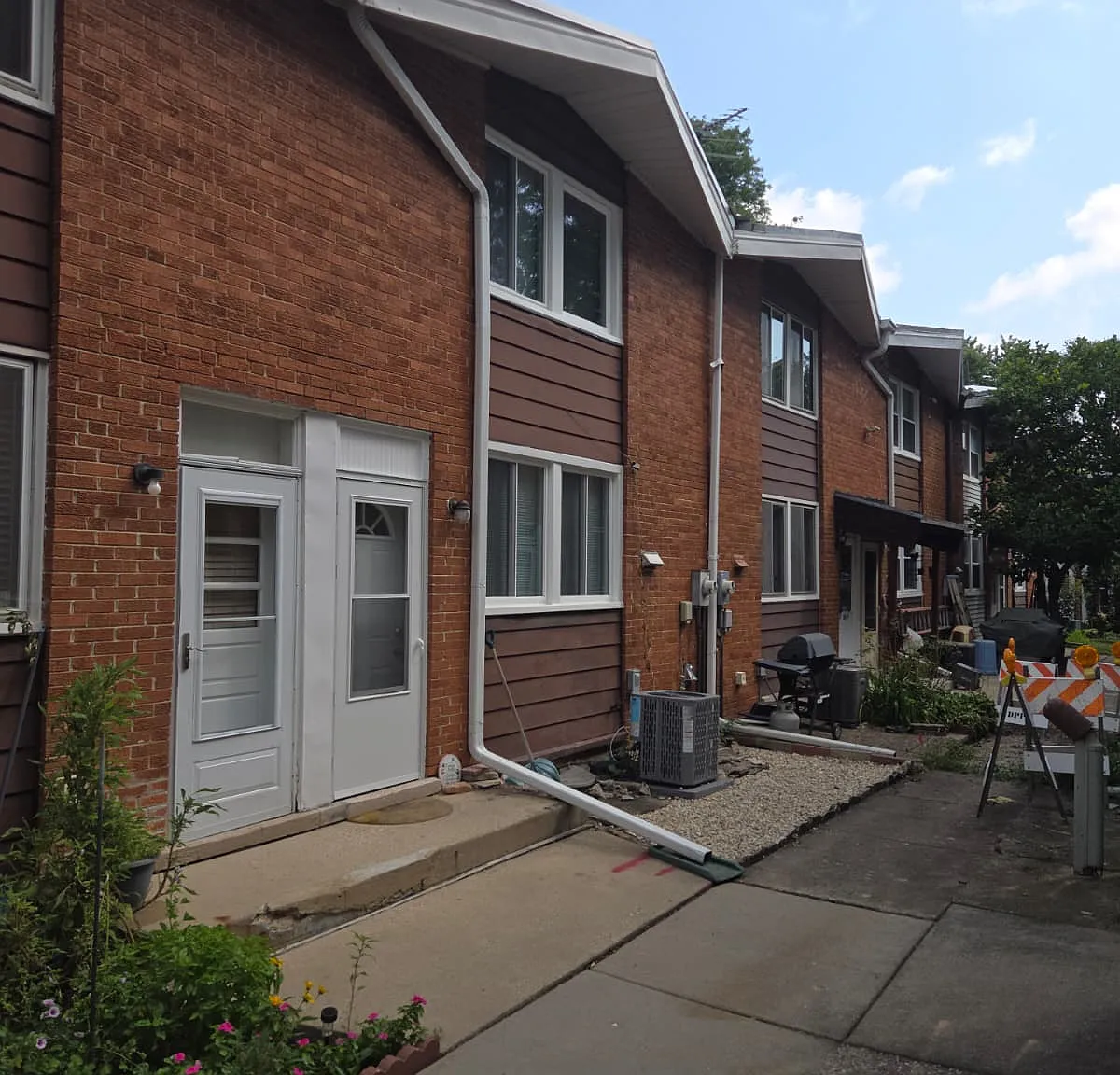 3 bed, 1152 sqft, $2,400 — Photo 2