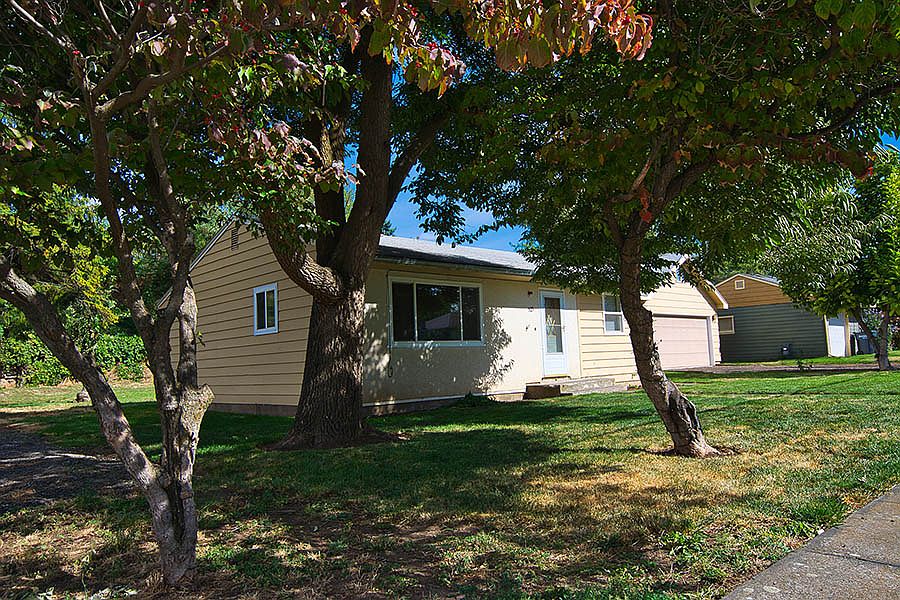 1st image of 525 SE 6th St