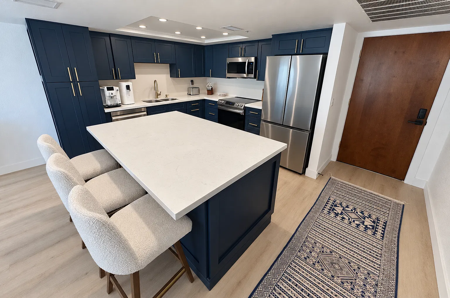 2 bed, 930 sqft, $1,950 — Photo 2