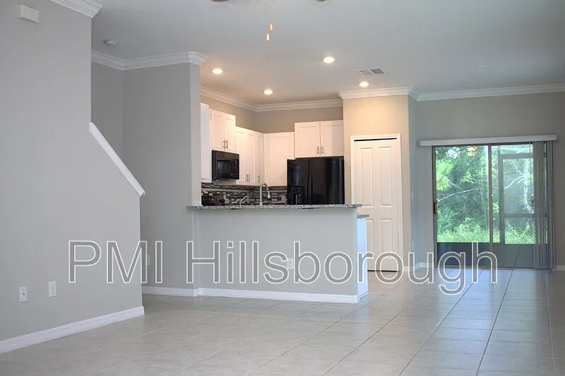 2 bed, 2.5 bath, 1741 sqft, $2,200 — Photo 3