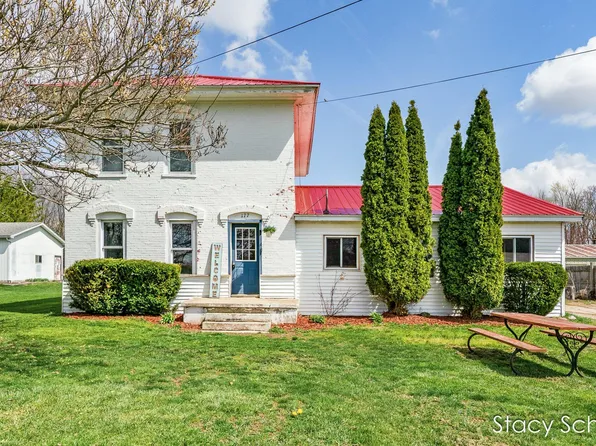 177 Maple St, Vermontville, MI 49096