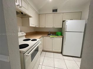 9477 SW 76th St APT O1, Miami, FL 33173