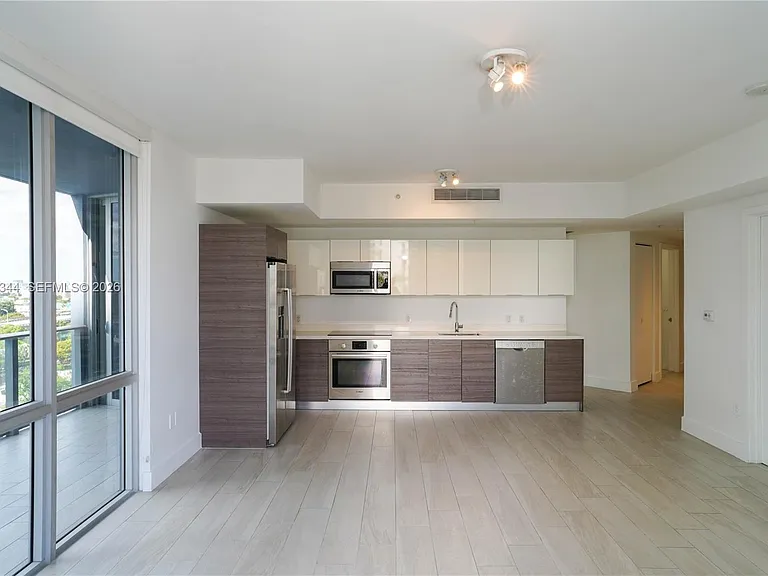 1010 SW 2nd Ave #909 — Photo 2