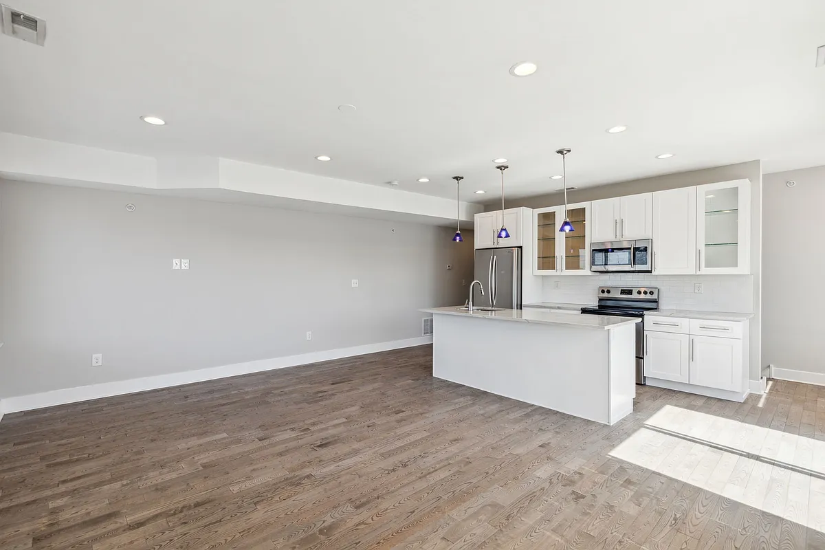 Building Photo - 1211 Carpenter St #5