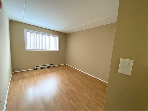 4th image of 919 N Boxwood Dr APT 406