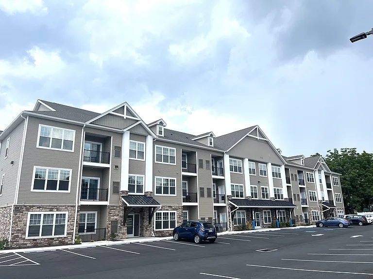 HH Bath View Apartments — Photo 24