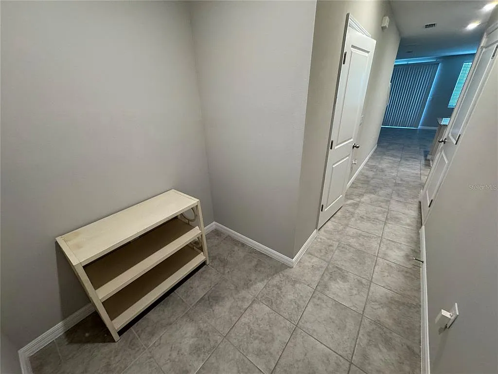 3 bed, 2.5 bath, 1539 sqft, $2,100 — Photo 3