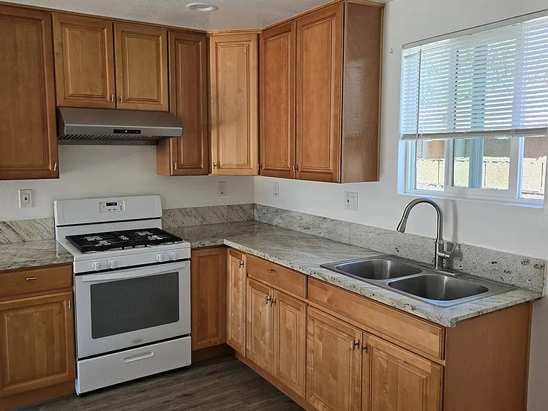 2529 W Flower Ave #A — Photo 3