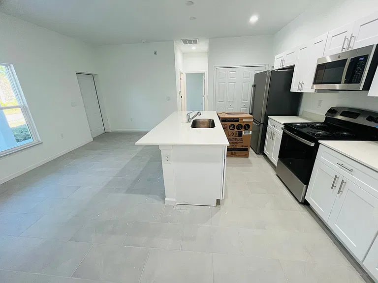 1114 Cellini St E — Photo 6