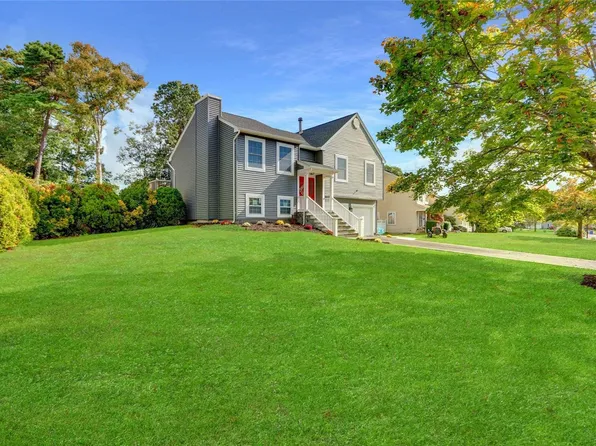 5 Hayes Lane, Coram, NY 11727