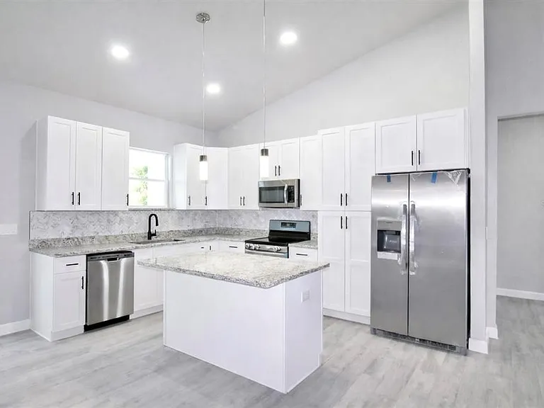 769 Memorial Dr — Photo 6