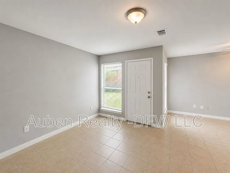 434 Chestnut Ln — Photo 6