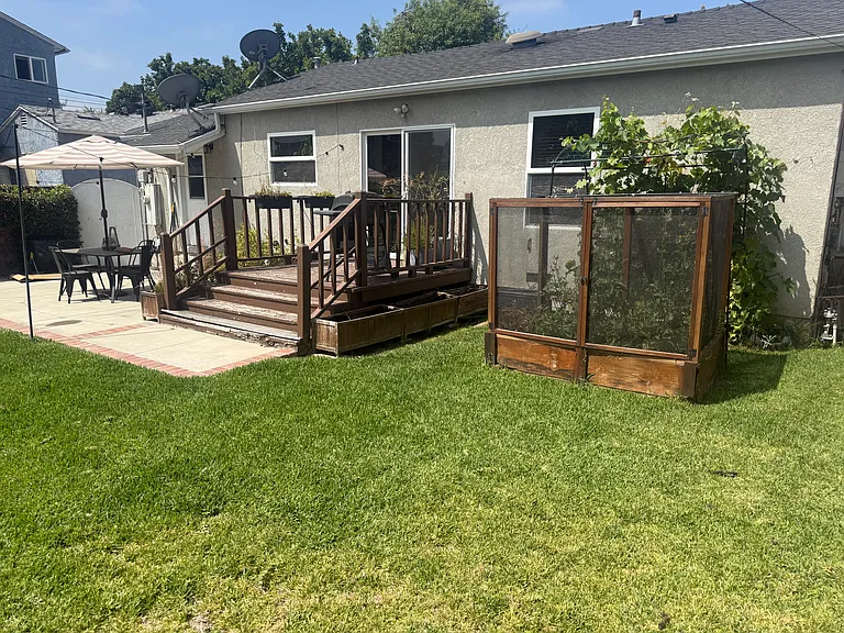 748 N Doan Dr — Photo 37