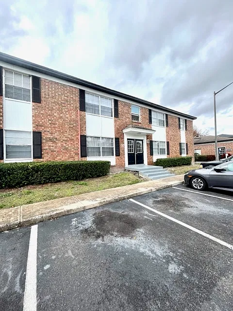5325 Curry Ford Road B205 - 2nd floor 2 bed, 1 bath condo