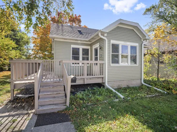 231 Edgewood LANE, West Bend, WI 53095