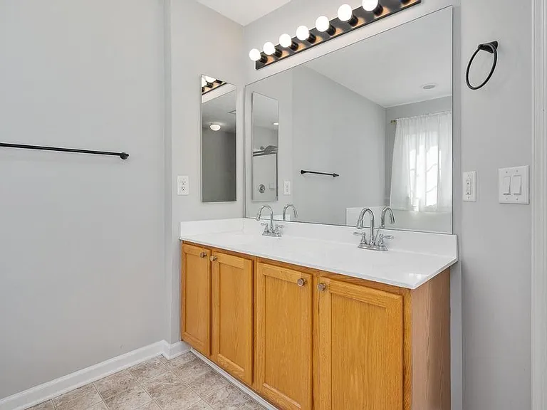 7333 Althorp Way — Photo 15