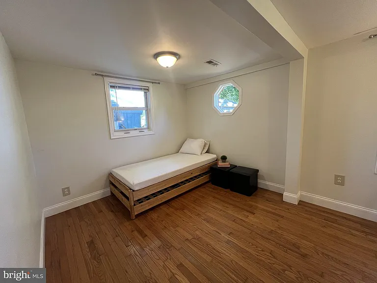 626 Clark Ave — Photo 10