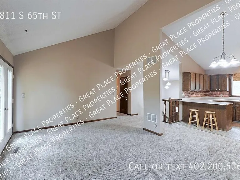 4811 S 65th St — Photo 15