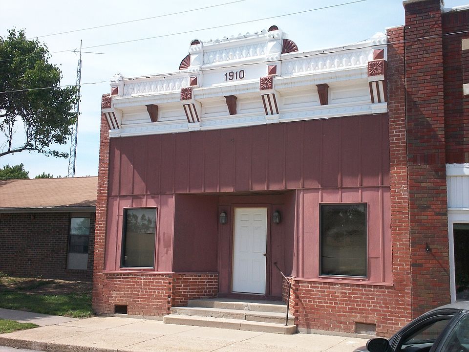 2nd image of 12 W Broadway St
