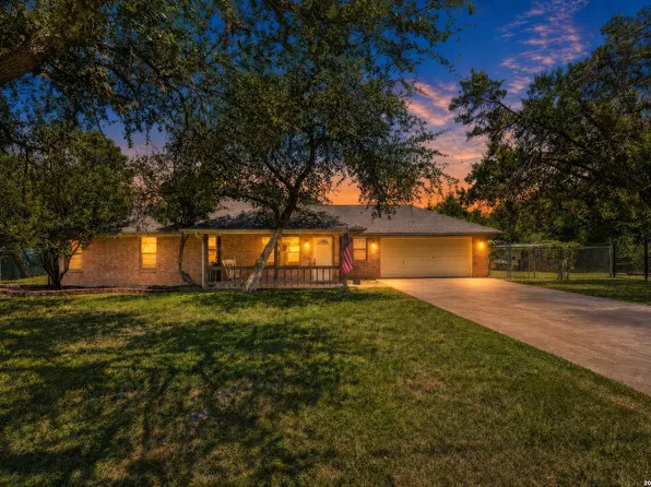 2071 CANDLELIGHT DR, Canyon Lake, TX 78133