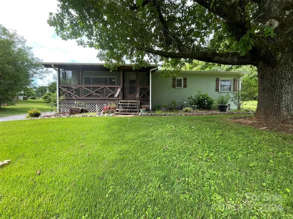 3063 Rocky Rd, Lenoir, NC 28645