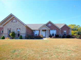2927 Eagle Pointe Dr, Wentzville, MO 63385