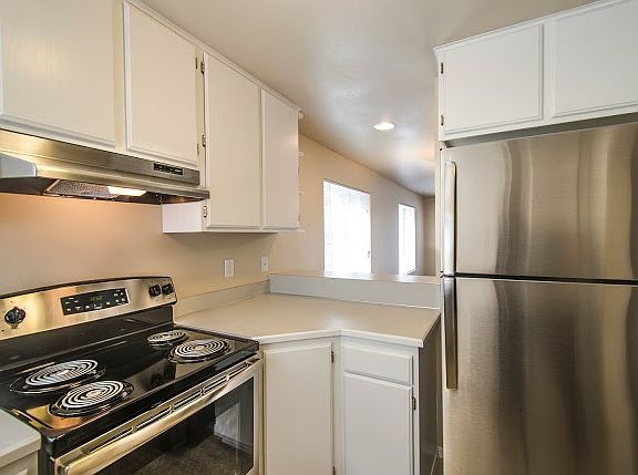 3rd image of 616 Pine Ave