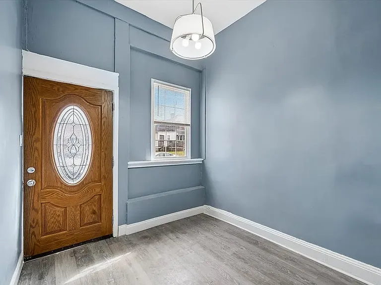 1110 Morton Ave — Photo 1